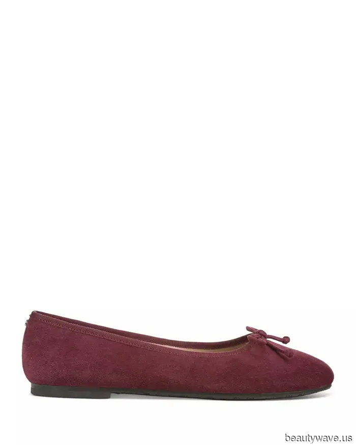 Las personas de moda ocupadas saben que esta tendencia de zapatos planos hace que los atuendos se vean más elegantes cuando ya llegas tarde.