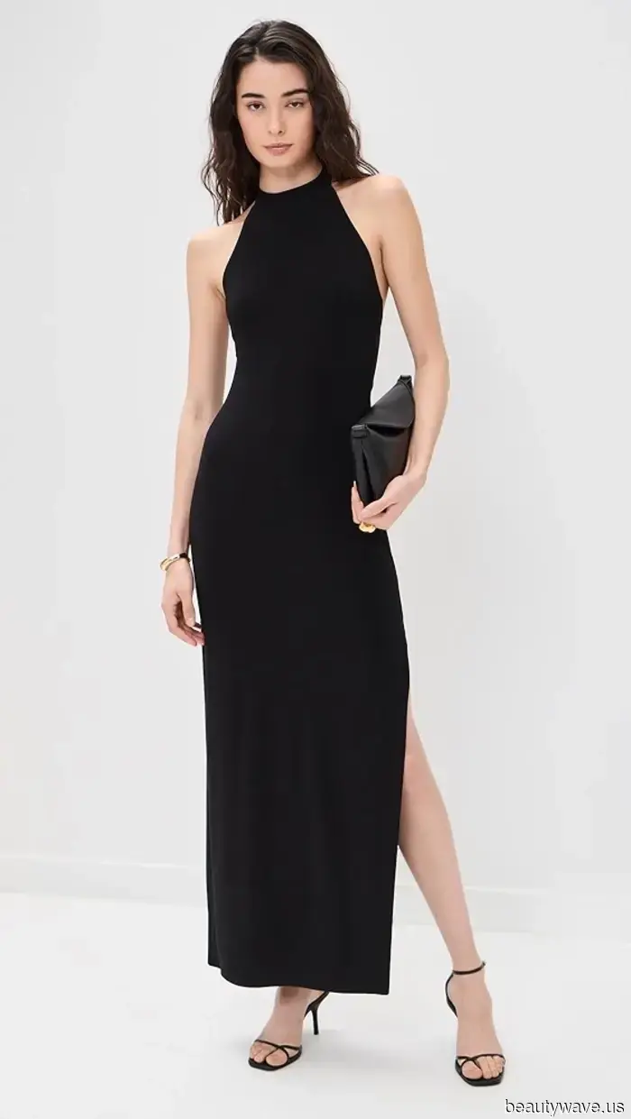 Avvistata in viaggio verso il matrimonio di Taylor Swift: Dakota Johnson nel più elegante LBD trend del 2026