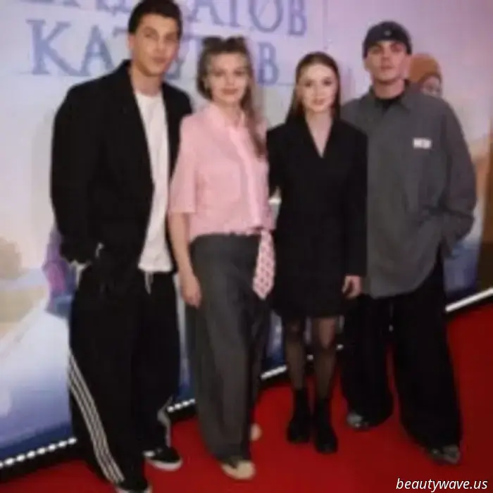 Полный зал и аплодисменты после показа фильма «Сумма квадратов катетов» — режиссерский дебют Киты Фархайт.