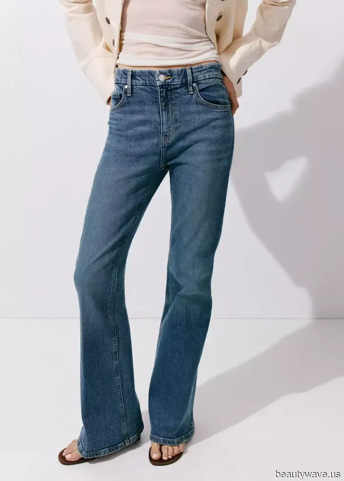Claudia Schiffer recently sported the French-girl jeans and sandals combination that I genuinely suggest wearing while flying.