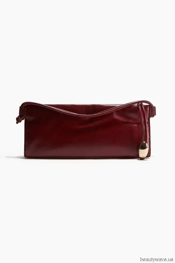 Sì, il bianco e nero è classico, ma la combinazione di colori di Sofia Richie sembra molto più costosa.