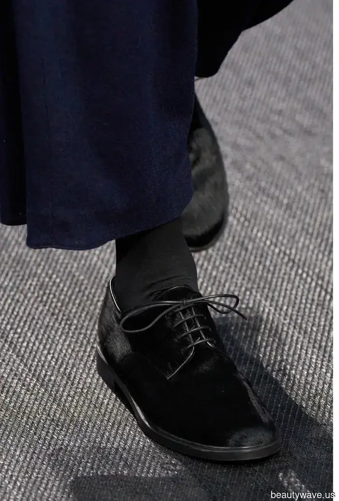 Apologies to my heels, but I'll be sporting these 5 winter flat shoe trends until spring 2026.