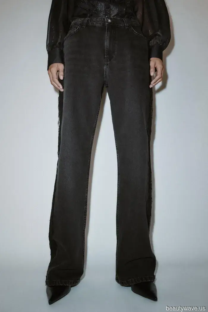 Certainly, while all shoes pair well with black jeans, these five colors stand out as the most visually appealing.