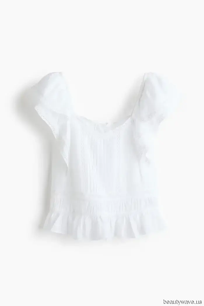 The Stylish Blouse That Fashion Enthusiasts Will Pair With Jeans All Spring Long