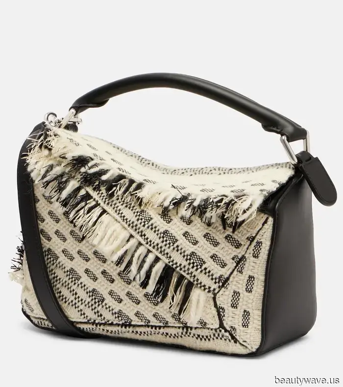 Throughout Paris Fashion Week, everyone was pairing leggings with this shoe trend, and I'm making a note of it.