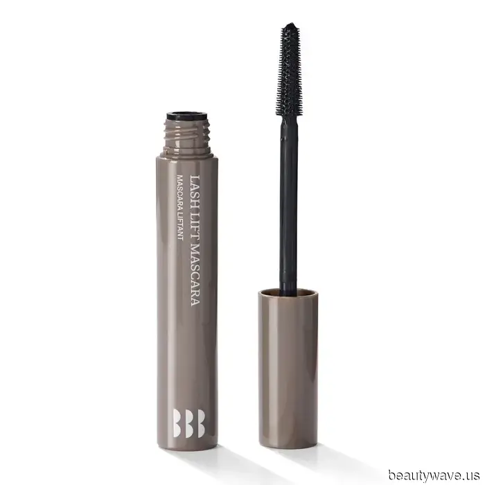 I specialize in "No Makeup" Makeup—These mascaras provide a natural appearance.