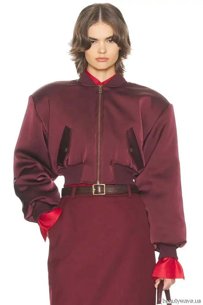 Eine der schicksten Frauen der Welt trug gerade diesen veralteten Jackentrend, also schätze ich, er ist zurück.