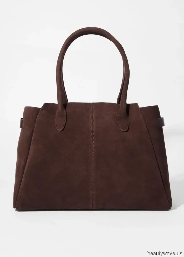 Non nero e bianco&mdash;La combinazione di colori dall'aspetto ricco che tutti indossano invece in questo momento