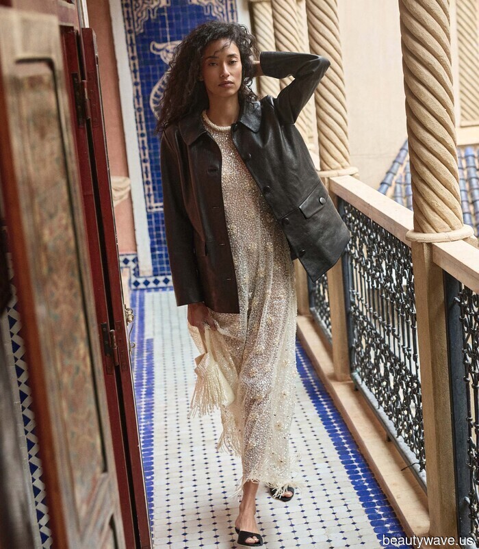 I work in the fashion industry in New York City, and this is my capsule wardrobe (stylish looks are created with it).