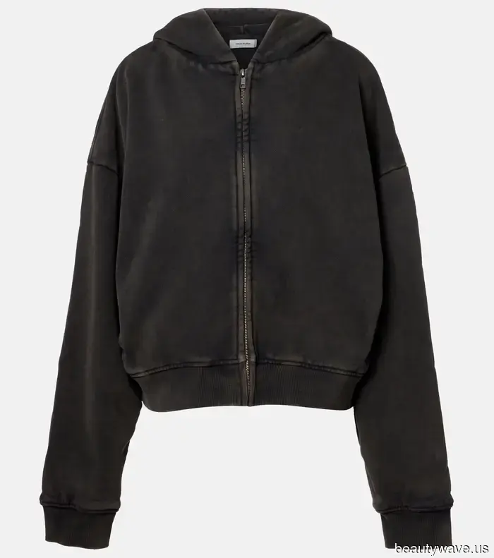 Каждый стильный человек знает, что многослойность — это секрет шикарного зимнего капсульного гардероба.