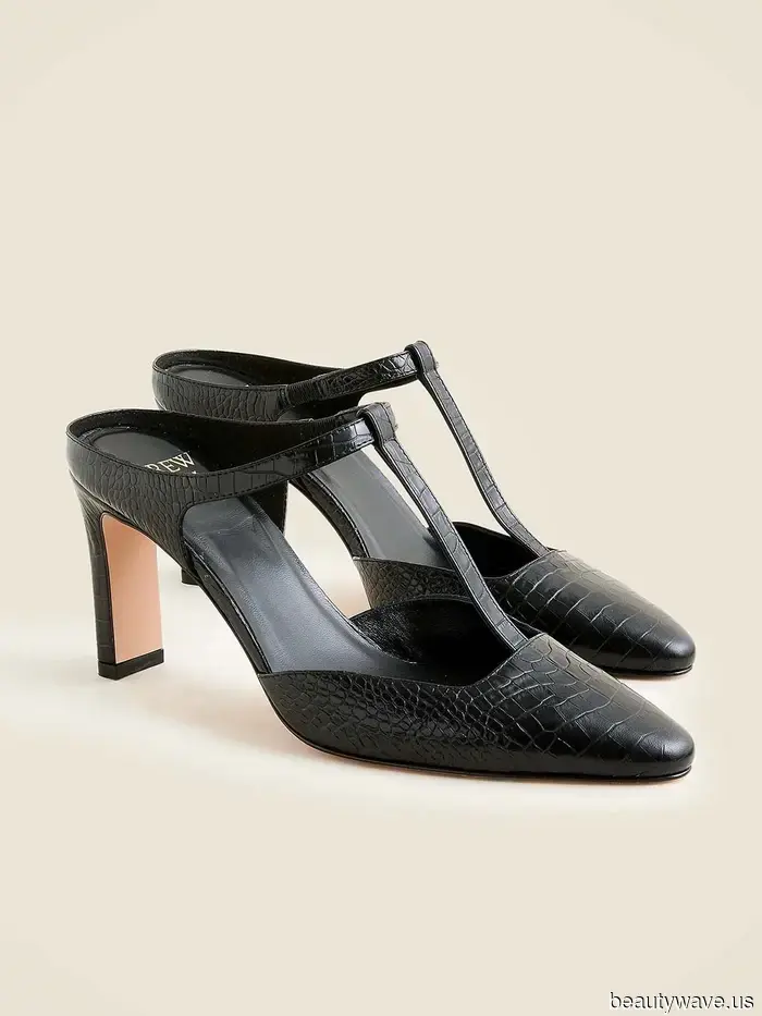 To achieve a Parisian look in Paris, you need to have these 12 essential fall wardrobe pieces.