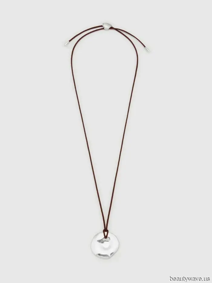 These are the sophisticated, refined alternative to leggings that embody peak fashion.