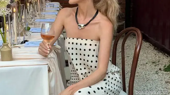 Although it's only April, the most fashionable summer dresses have arrived—27 styles that are bound to sell out quickly.