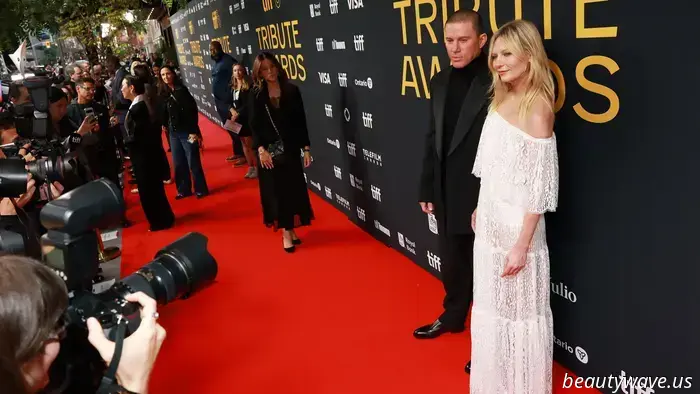 Lebewohl, Herzausschnitte: Kirsten Dunst trug den hübschen Brautmodentrend, den Bräute 2026 bevorzugen werden.