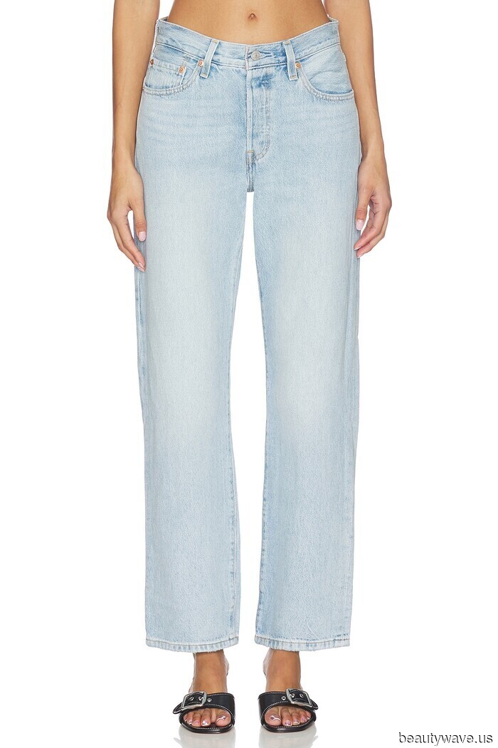 I Didn’t Have a Single Pair of Jeans (I Know), But My Stylish Coworkers Encouraged Me to Try This One Style.