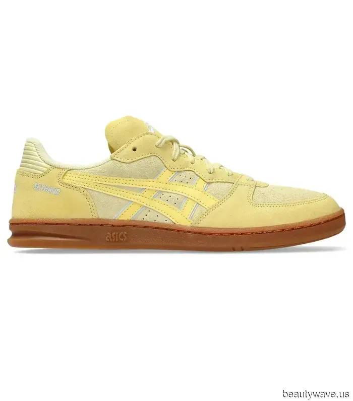 L.A. celebrities understand that this sneaker trend elevates the style of jeans and a white T-shirt significantly.