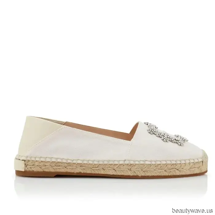 Le décolleté bianche sono belle, ma le spose del 2026 cammineranno lungo il corridoio con queste 6 tendenze di scarpe inaspettate.