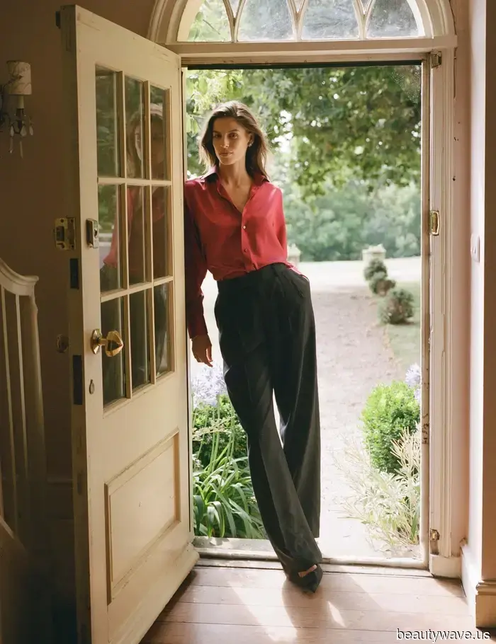 Victoria Beckham mi ha appena mostrato il modo più elegante di indossare una canotta quest'estate.