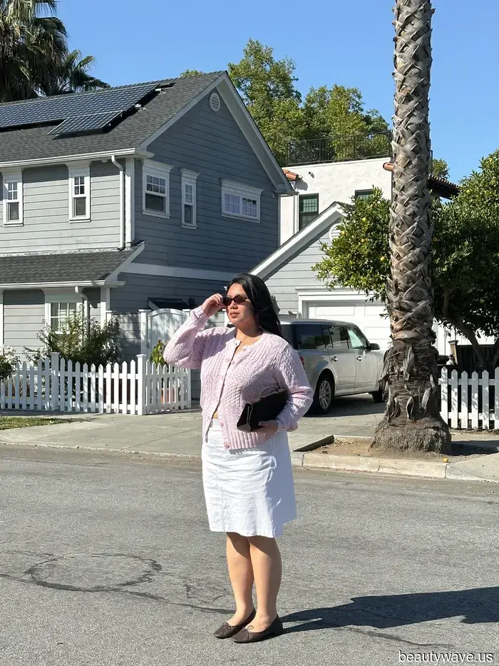 While everyone is discussing fall trends, fashionable women are still sporting this elegant summer essential.