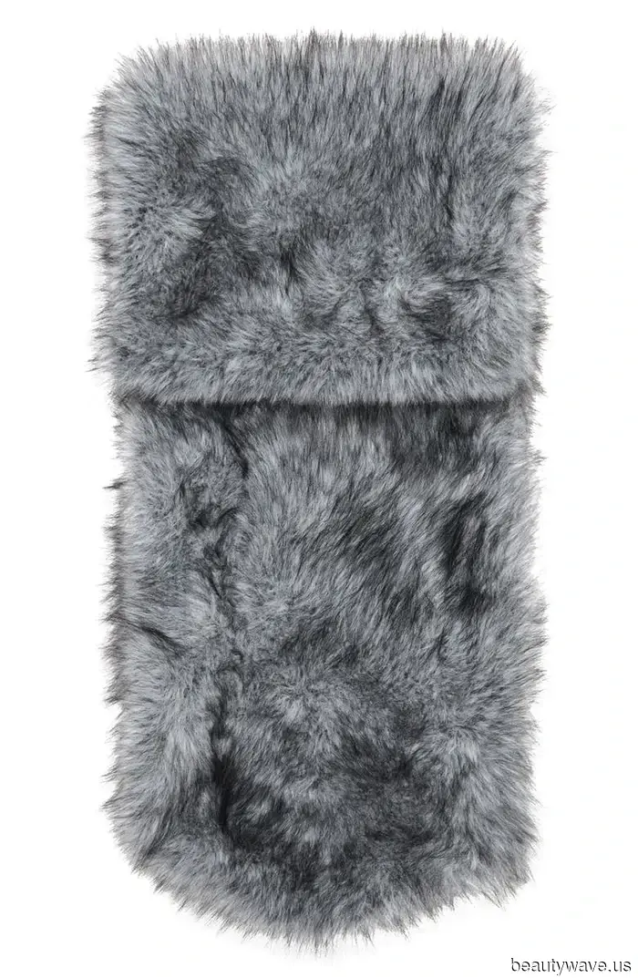 Wenn Sie wie ein It-Girl in einem Blazer aussehen möchten, tragen Sie ihn mit dem angesagten Accessoire-Trend, den jeder gerade will.