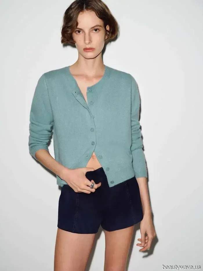 It Turns Out That This Flat-Shoe Trend Pairs Well with Dark-Wash Jeans