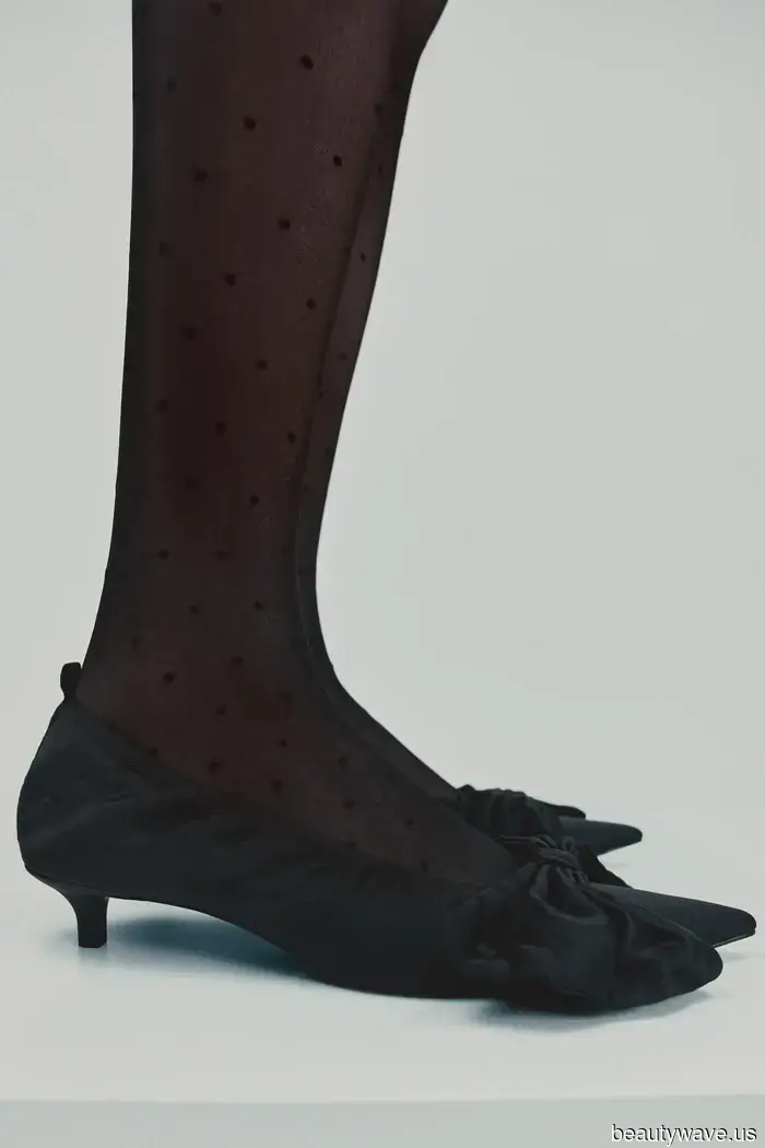 Nicht Wedges, nicht Flip-Flops&mdash;Sienna trug einfach Jeans mit einem Schuhtrend, den ich wirklich nie erwartet hätte, sie darin zu sehen.
