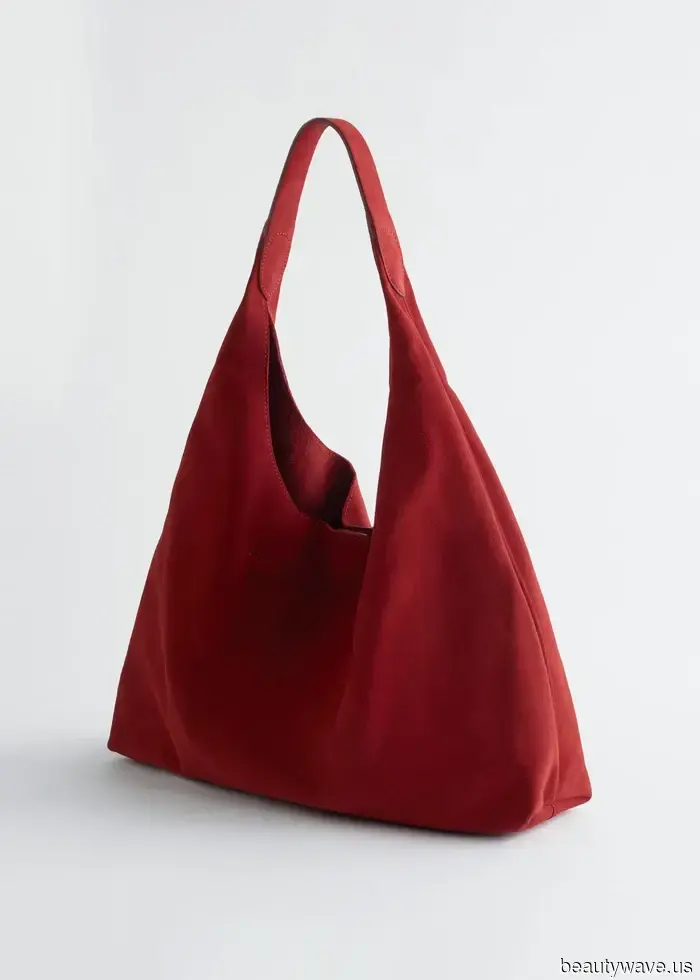 Jeans Along with These 2 Anti-Basic Colors Create the Formula for Trendy Outfits This Fall