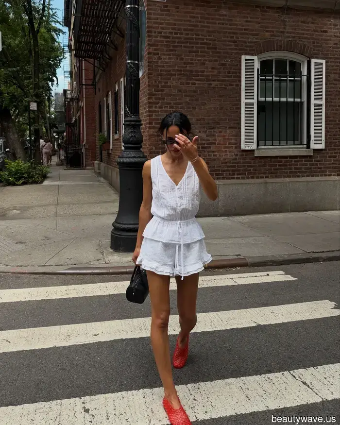 While everyone is discussing fall trends, fashionable women are still sporting this elegant summer essential.