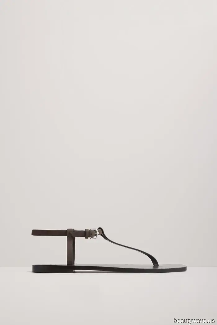 Not Jelly Shoes—Out of Nowhere, Everyone With a Taste for Luxury Is Sporting This Specific Pair of Chic Flip-Flops.
