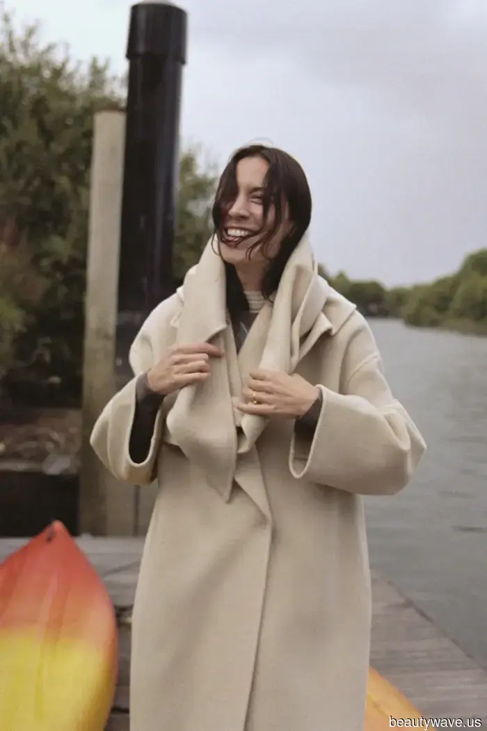 I’m amazed—Alexa Chung has totally convinced me to buy these new items from Zara.