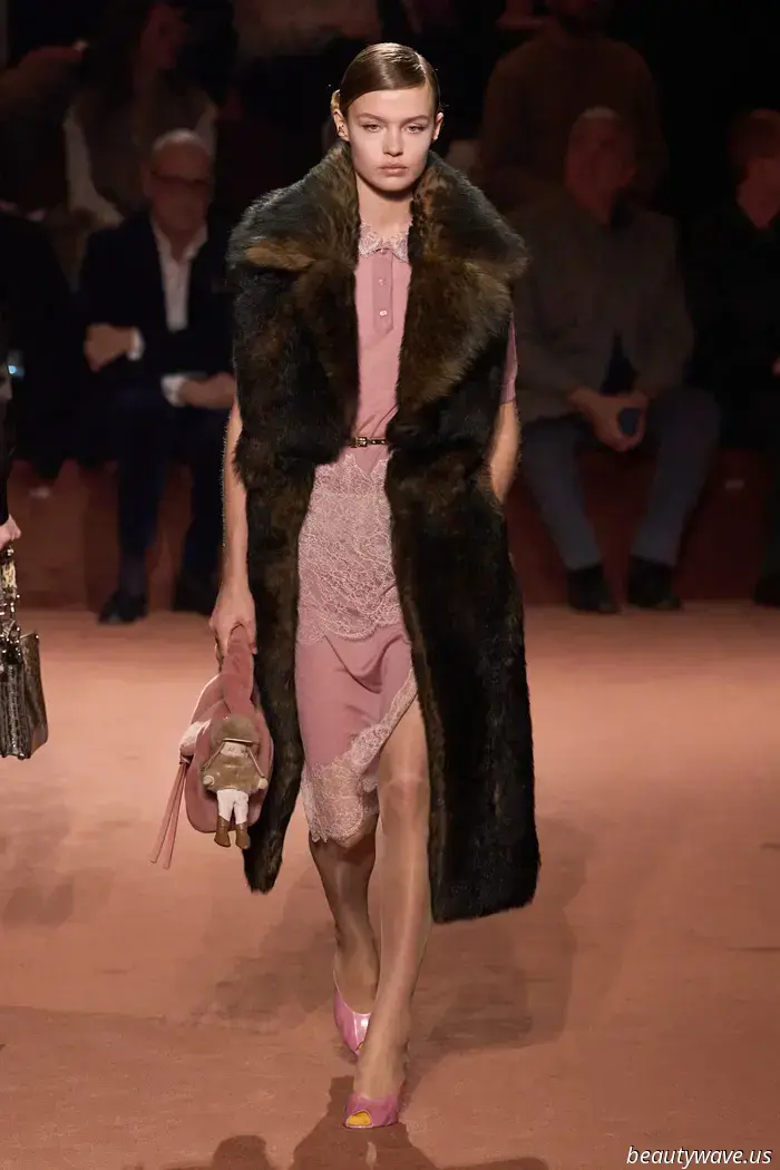 Featured in Paris: The Two Color Trends That Will Be Worn Together This Fall