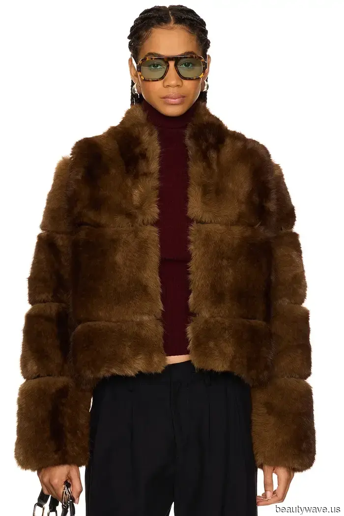 The Chic Trend French Women Are Donning With Their Jeans Until Spring