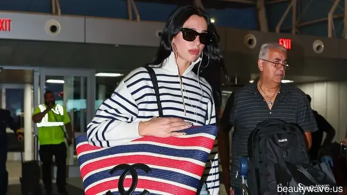 No Suitcase, No Trainers—This is the Bag and Shoe Trend That Fashionable Travelers Are Choosing for the Airport Instead.