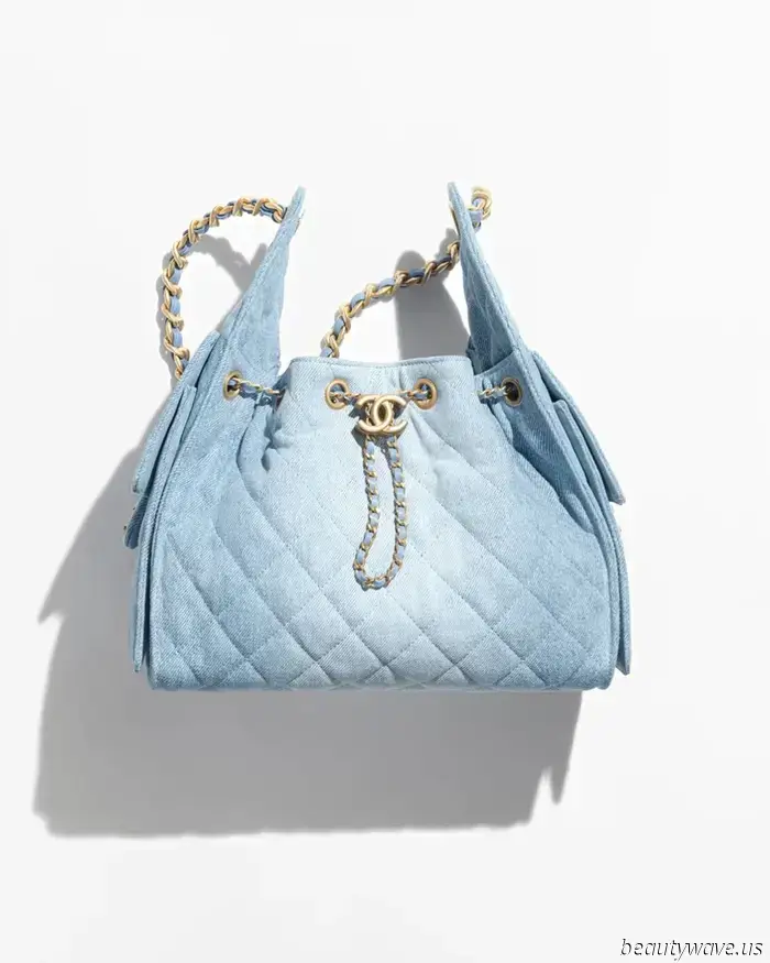La bolsa de mano Chanel de 5 mil libras que las personas de moda usan en festivales y llevan a la playa