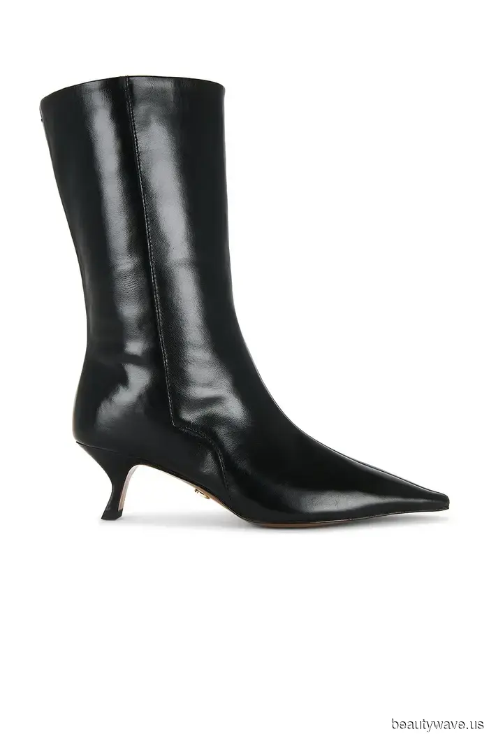 Это новая сумка, которую все будут носить с темным денимом этой зимой.