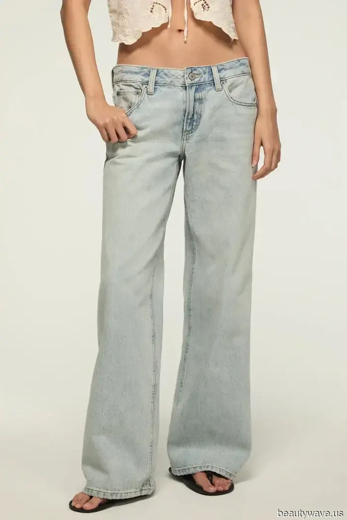 Wearing this Denim Trend, T-Shirt Trend, and Sandal Trend Together Will Create the Look of 2026.