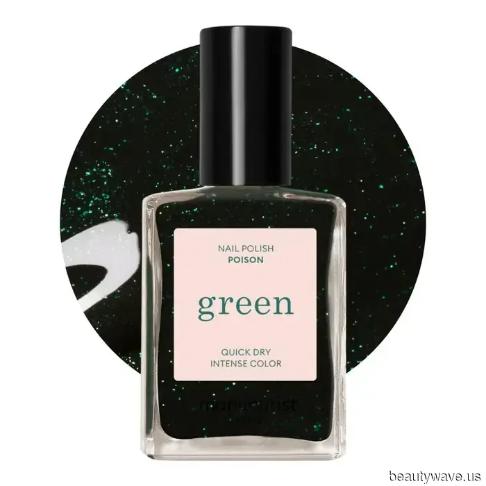 Cada individuo chic está usando uñas de "Navidad Gótica" en este momento&mdash;6 conjuntos vampíricos que actualmente…