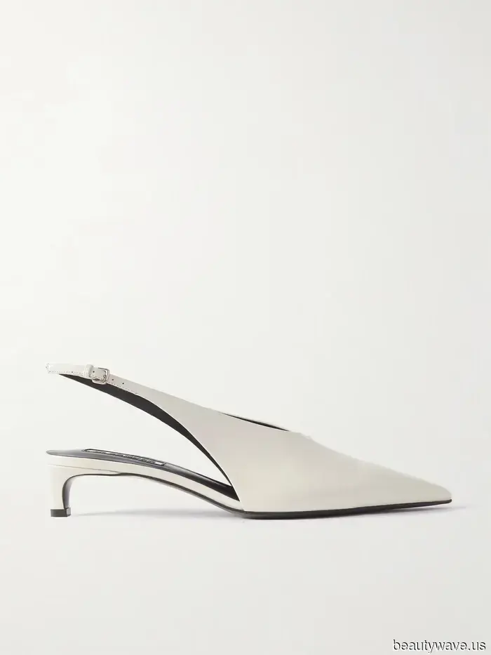 It's Quite Easy: Here Are the Most Stylish Shoes to Pair with Dark-Wash Jeans.