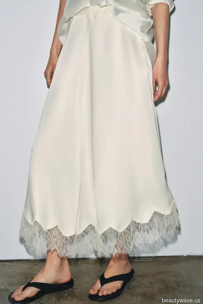It Seems That the Skirt Trend That Everyone Has Looks Fresh When Paired With These Timeless Flat Shoes.