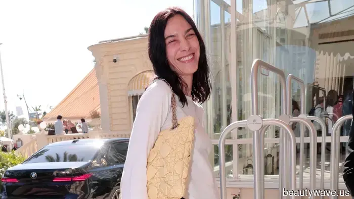 Le scarpe con stampa leopardata non erano sulla mia scheda del bingo di Cannes, ma Alexa le rende così chic.