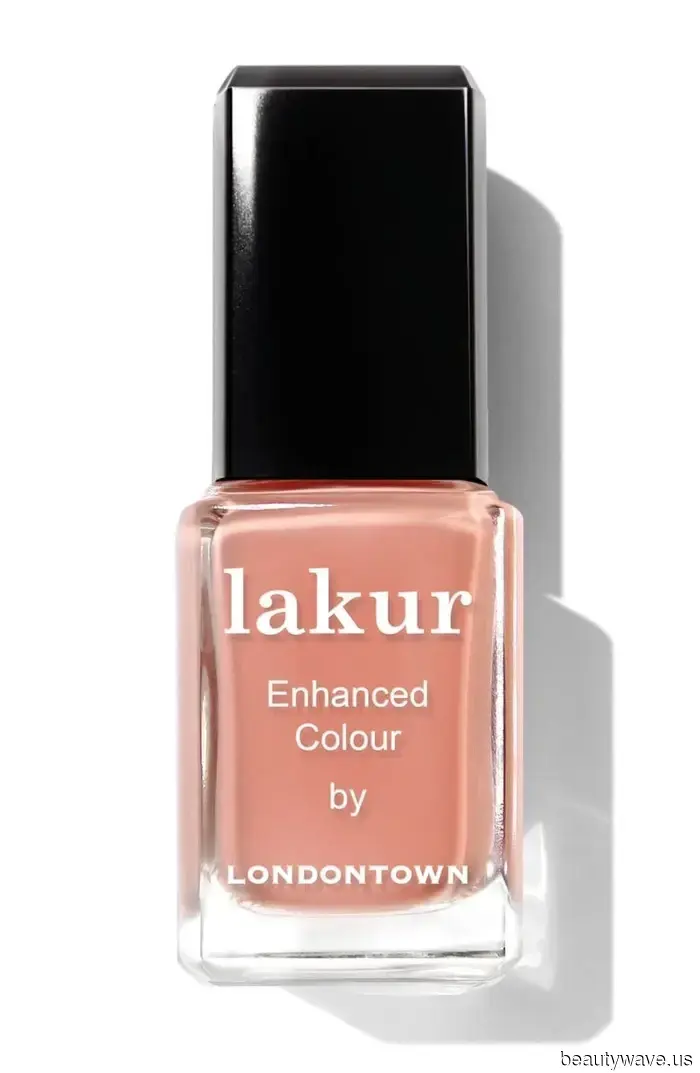 Meine 57-jährige Mutter umarmt ihr graues Haar&mdash;Laut Experten sind dies die eleganten Outfitfarben, die…