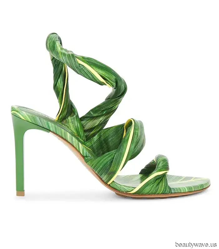 Hailey Bieber acaba de decir que este estampado clásico se ve tan 2025 cuando se combina con este color de zapato poco convencional.