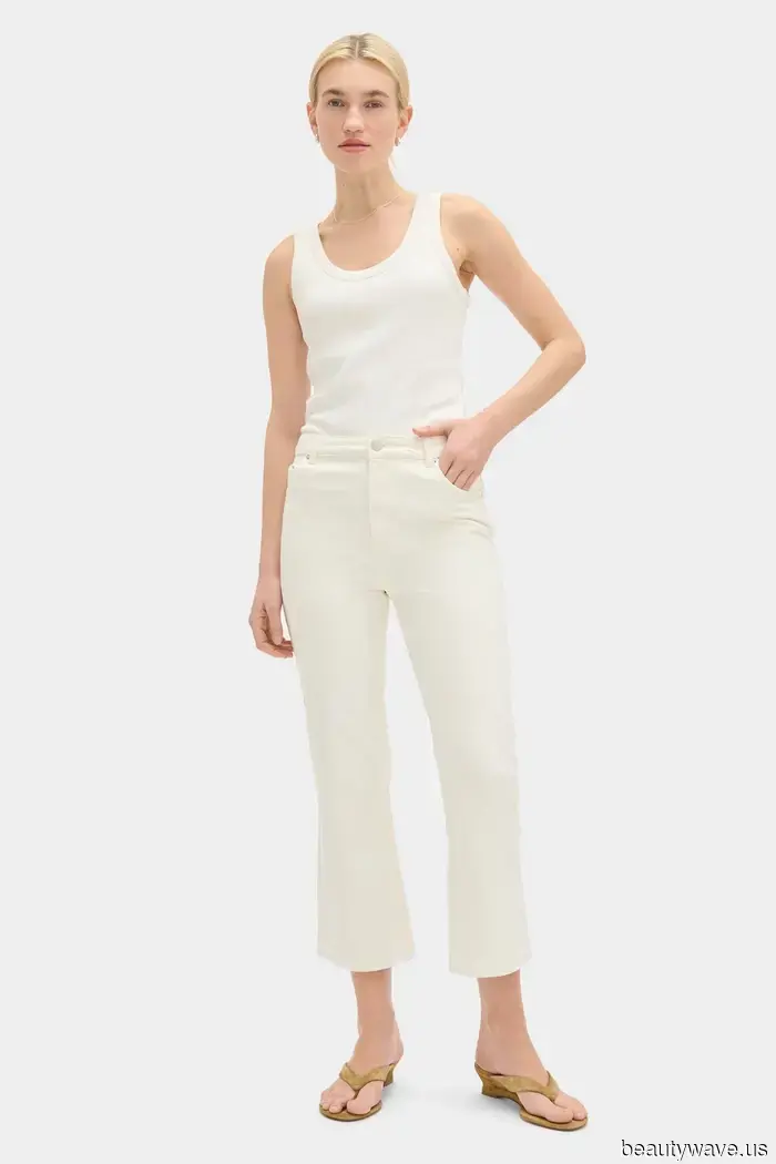 Avvistato a Parigi: Il Trend del Colore Denim che le Donne Francesi Indossano Quando Sono Stufe dei Jeans Neri