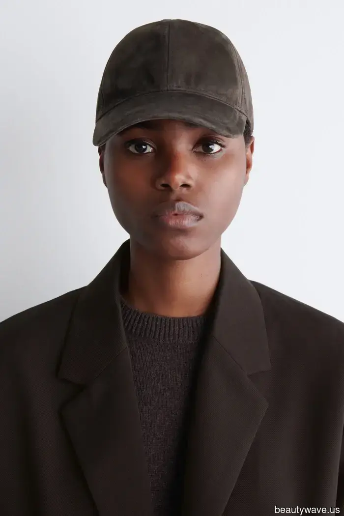 I reside in NYC, and here are the 8 items I observe moms wearing during drop-off.