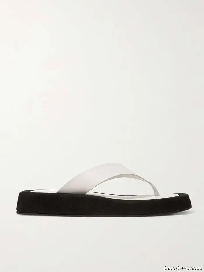 These sandals used to appear "cheap," but they have now evolved into something elegant.