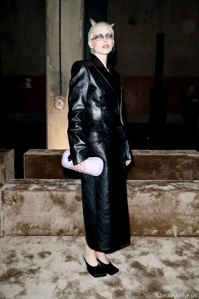 El desfile de primavera 2026 de Mugler es una colisión seductora de exuberancia, fetiches y futurismo.