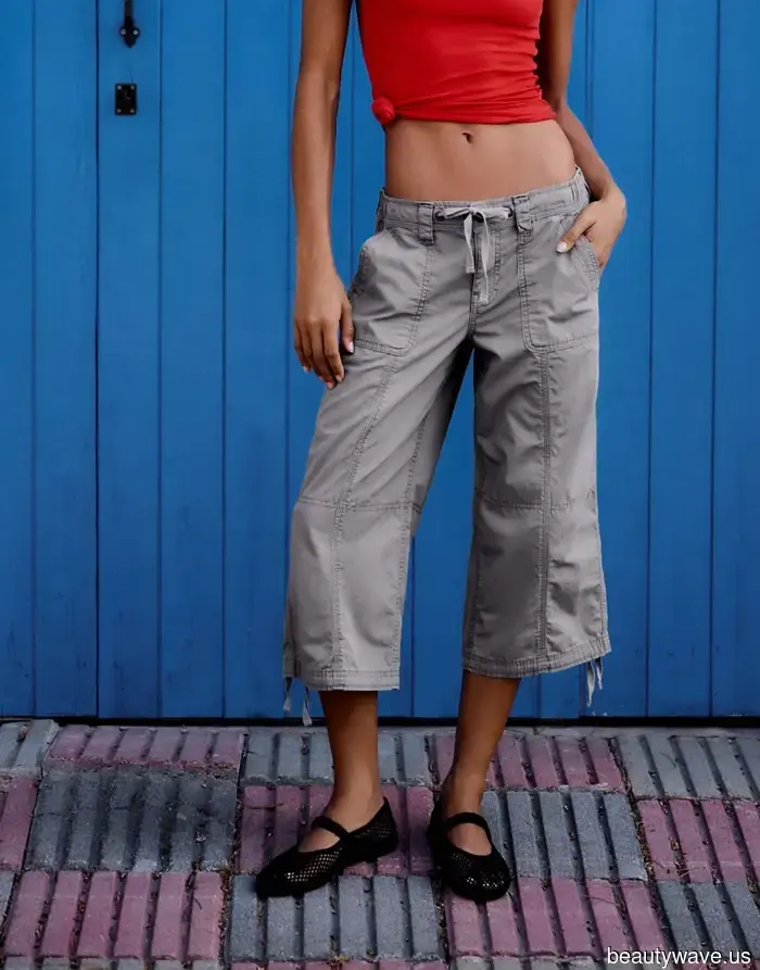 Capri Leggings Are the Most Disputed Fashion Trend—7 Outfits That Demonstrate Their Chicness