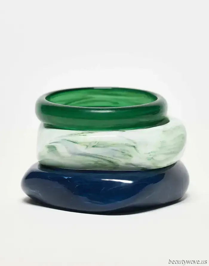 Everyone with good taste is sporting this accessory that costs under $10.