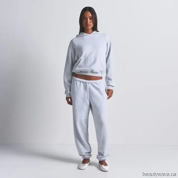 If you're planning to wear leggings and trainers in 2026, style them this way to achieve a chic look.