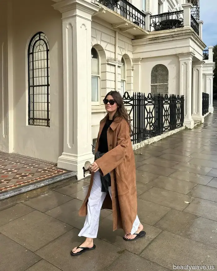 While black coats are nice, fashion enthusiasts in Paris, London, and NYC understand that these color trends exude much more elegance.